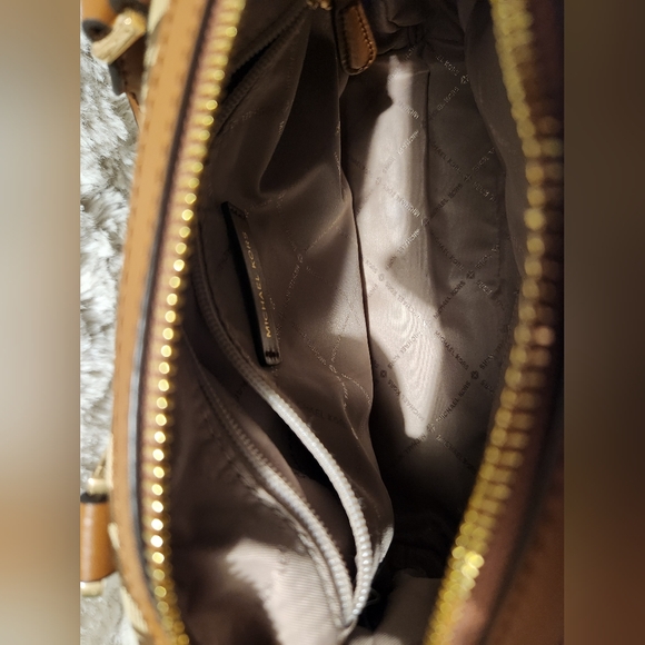 Michael Kors Crossbody - Picture 3 of 7